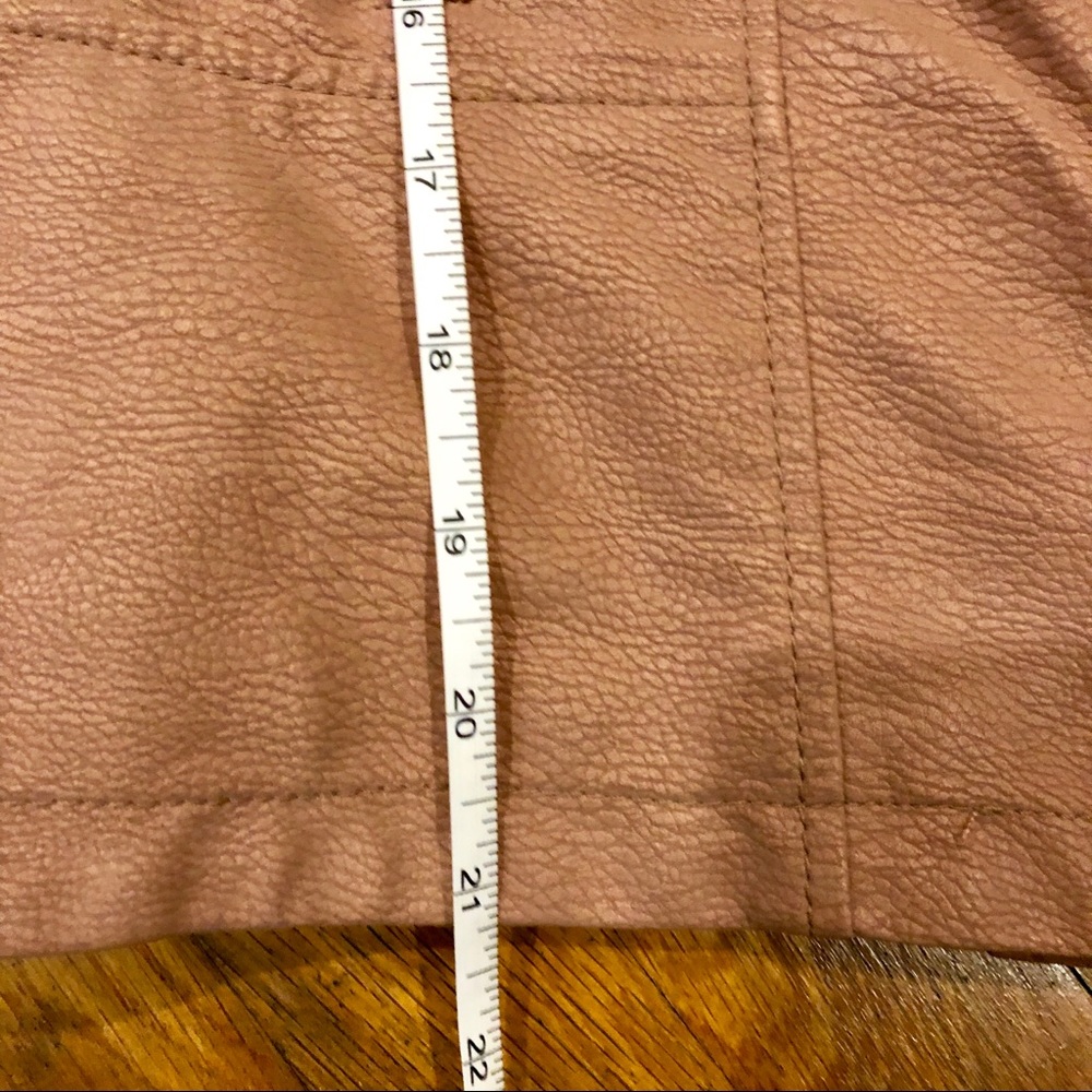 ✨WILD PEARL FAUX LEATHER MOTO JACKET (L)✨ - Picture 6 of 8